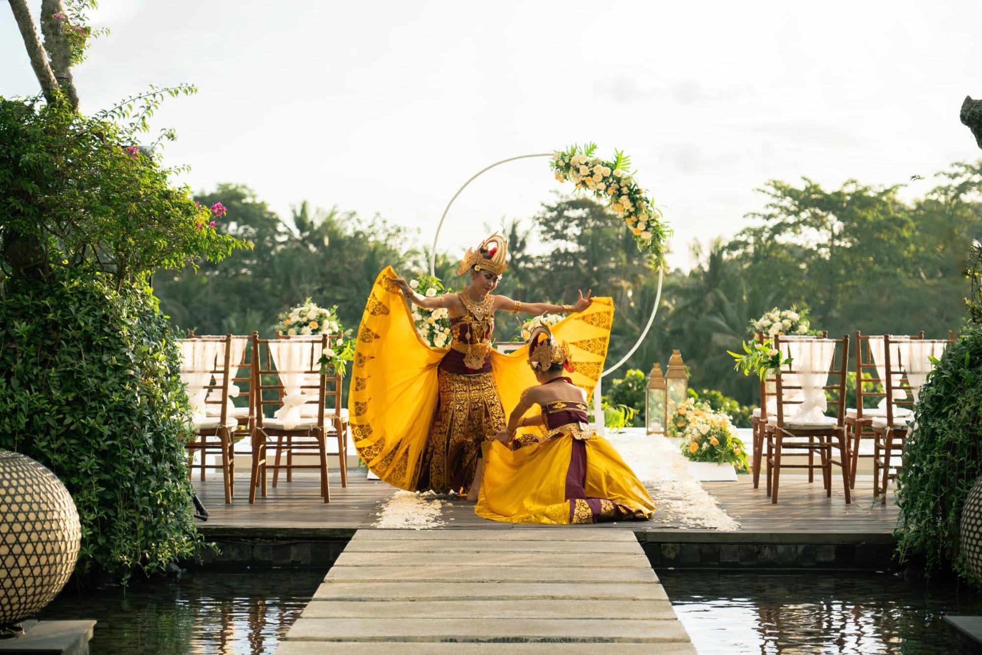 Goya Boutique Resort Убуд Экстерьер фото A traditional Javanese wedding ceremony